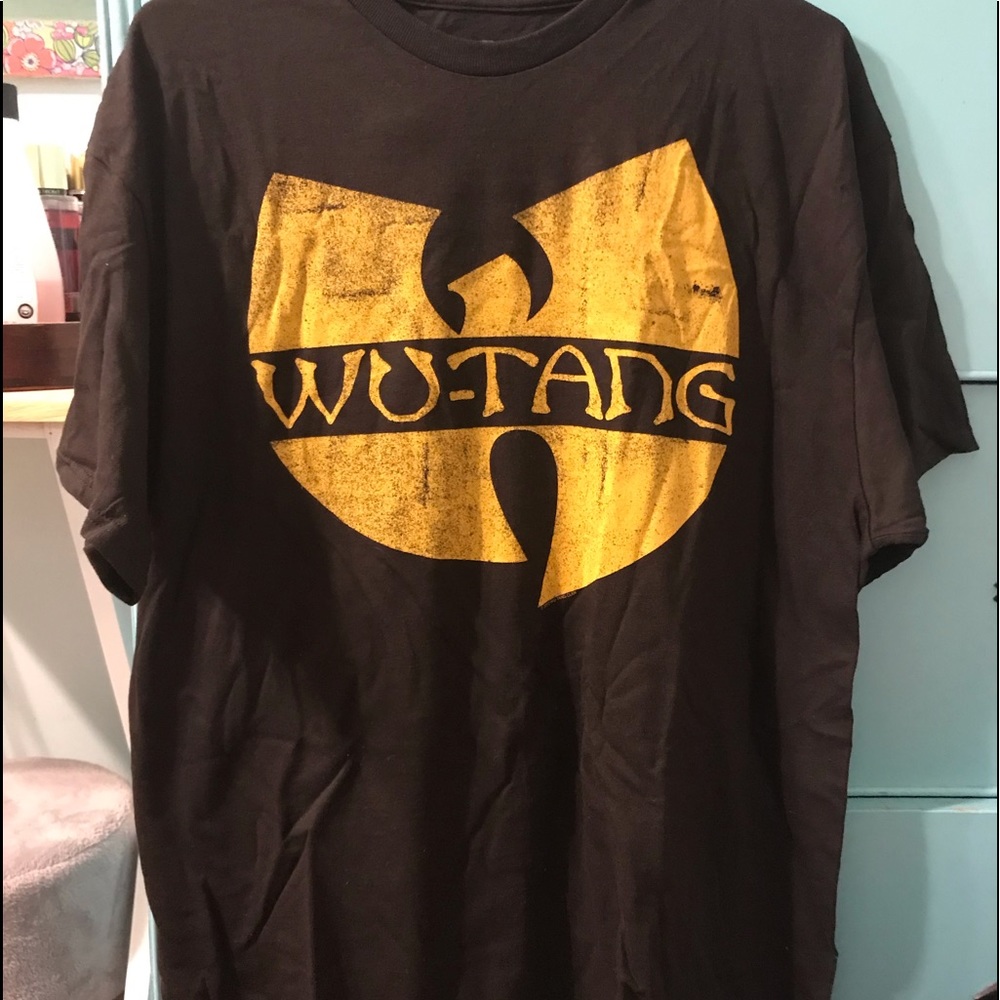 Large men’s wu-tang t-shirt